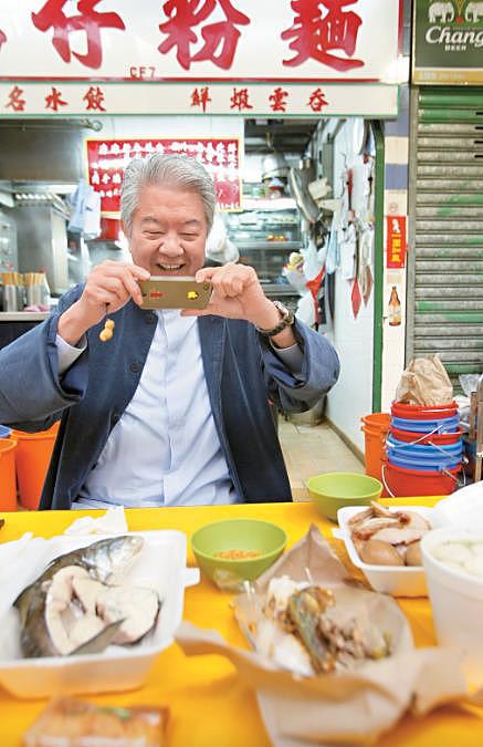 蔡澜最后露面照曝光:脸部和脚已经浮肿,在公寓里和朋友见面(组图) - 7