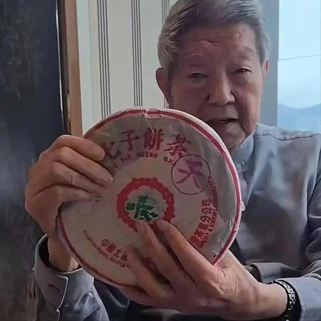 蔡澜生命最后细节曝光:抽烟喝酒散尽亿万家产,留给世界的仅剩一块茶饼(组图) - 5