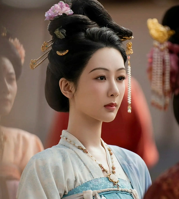 宋佳夺白玉兰“视后”的瞬间,女演员间的微表情展现出一张人情网(组图) - 7