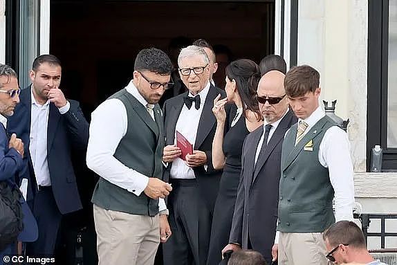 终于结了! 贝佐斯豪掷$5000万办世纪婚礼,30克拉钻戒亮瞎眼,邓文迪也来捧场(组图) - 4
