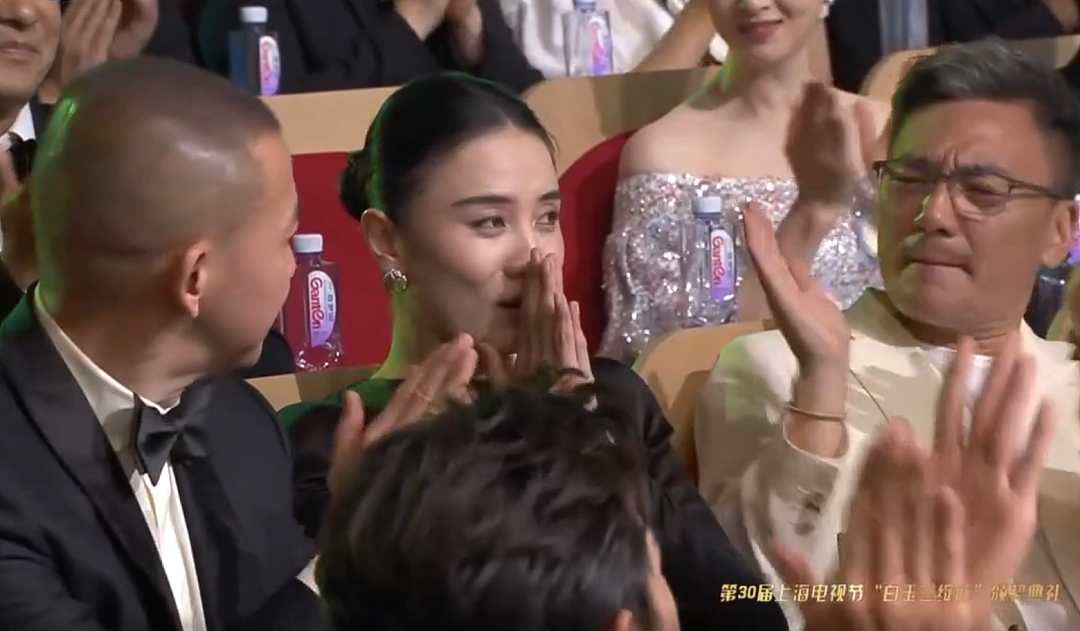 宋佳夺白玉兰“视后”的瞬间,女演员间的微表情展现出一张人情网(组图) - 24