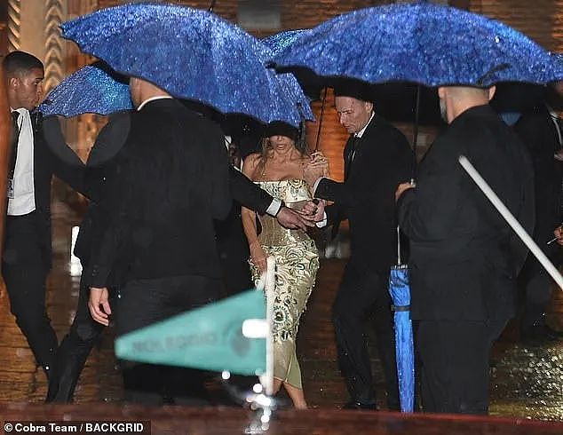 贝佐斯世纪大婚开始！包下半个威尼斯，来了半个娱乐圈！然而全给暴雨淋成落汤鸡....（组图） - 28