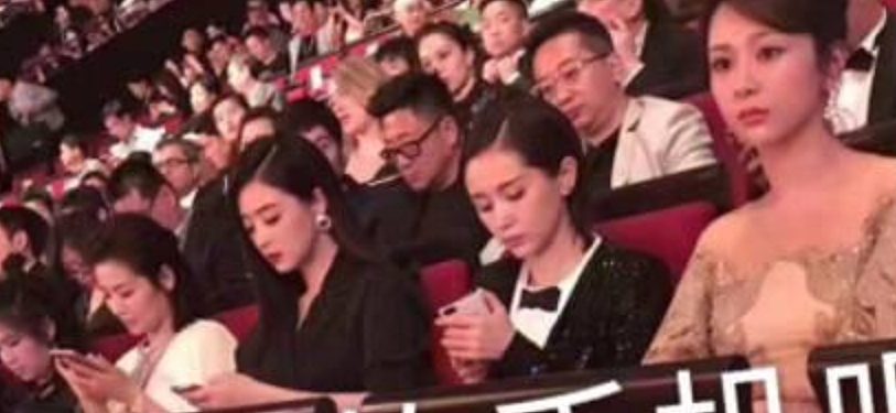 宋佳夺白玉兰“视后”的瞬间,女演员间的微表情展现出一张人情网(组图) - 8