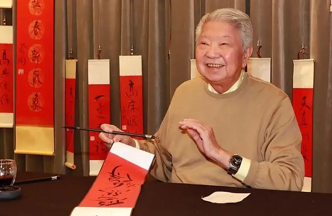 蔡澜生命最后细节曝光:抽烟喝酒散尽亿万家产,留给世界的仅剩一块茶饼(组图) - 2