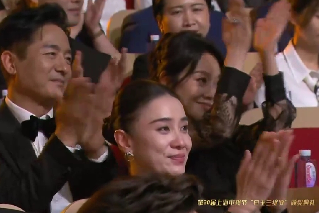 宋佳夺白玉兰“视后”的瞬间,女演员间的微表情展现出一张人情网(组图) - 17