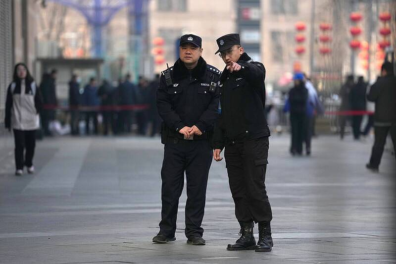 刑罚比性侵还重！纽时：中国警方狂抓同性情色文学作家（组图） - 1