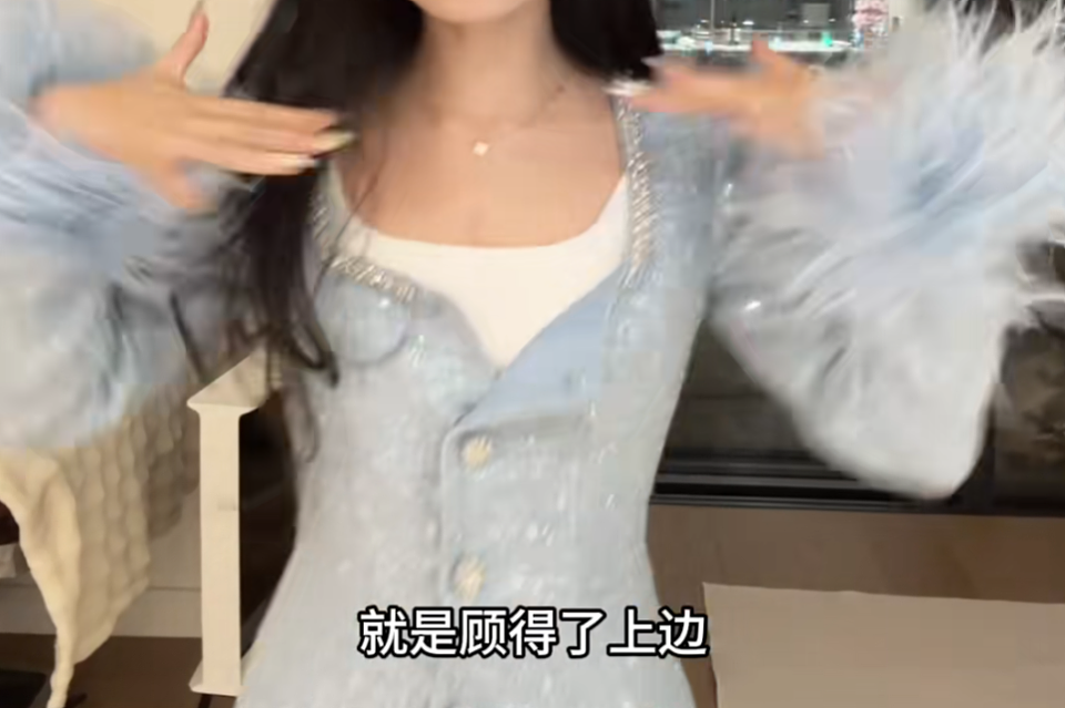 女子吐槽5000多元连衣裙伸手就爆开,上下全“走光”!已经“社死”了(视频/组图) - 7