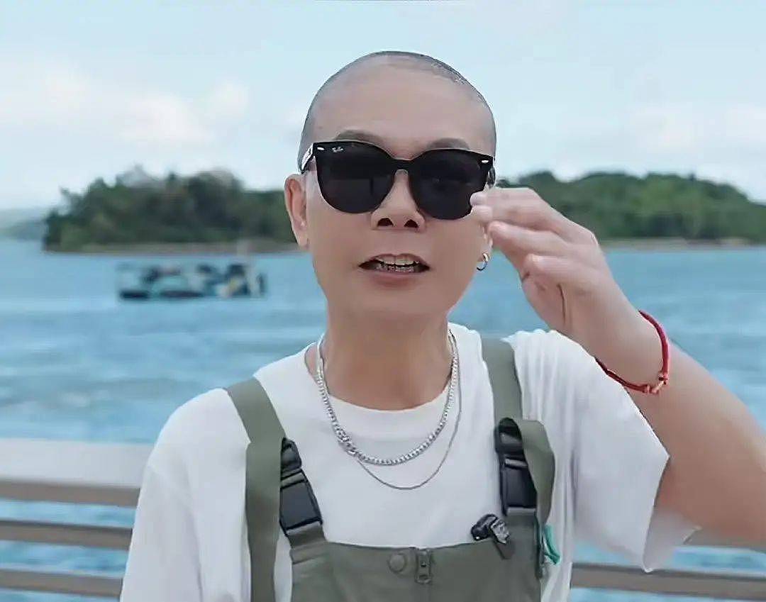 香港知名男星突然剃光头，移居广东中山，和妻子十年没有夫妻生活（组图） - 2