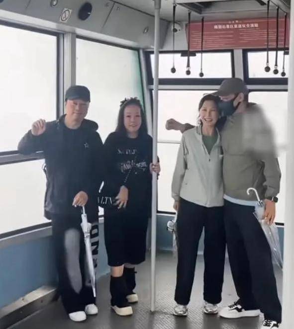 刘青云夫妇与TVB三届视帝夫妇同游峨眉山恩爱如初(组图) - 5