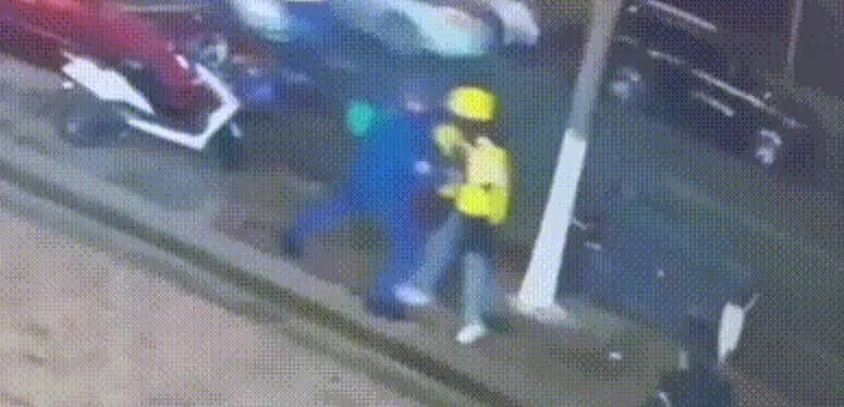花百万留学澳洲，毕业后回中国送外卖，不料被保安杀害！底层互害 or 穷人困境？（组图） - 1