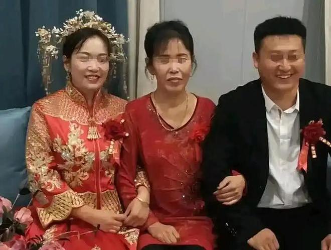 辽宁男子手持白刃杀妻子全家,民警却为他敬烟喊大哥(组图) - 12