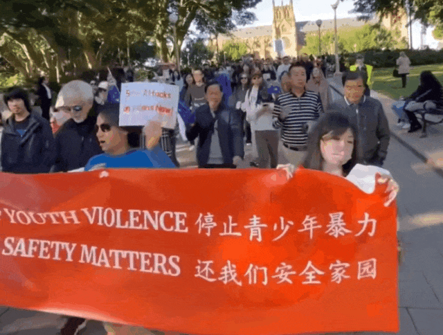 塌房了！澳洲华裔被打屡禁不止，300名华人涌入悉尼CBD游行！难道澳洲留学也不能去了？（组图） - 2