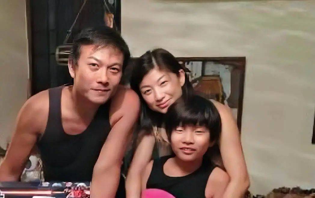 香港知名男星突然剃光头，移居广东中山，和妻子十年没有夫妻生活（组图） - 7