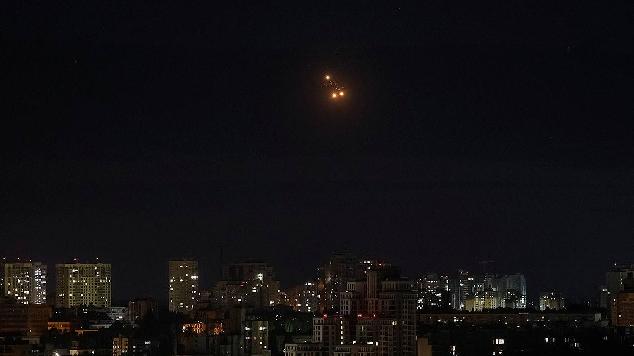 乌官员指俄军发动开战以来最大规模空袭（组图） - 1