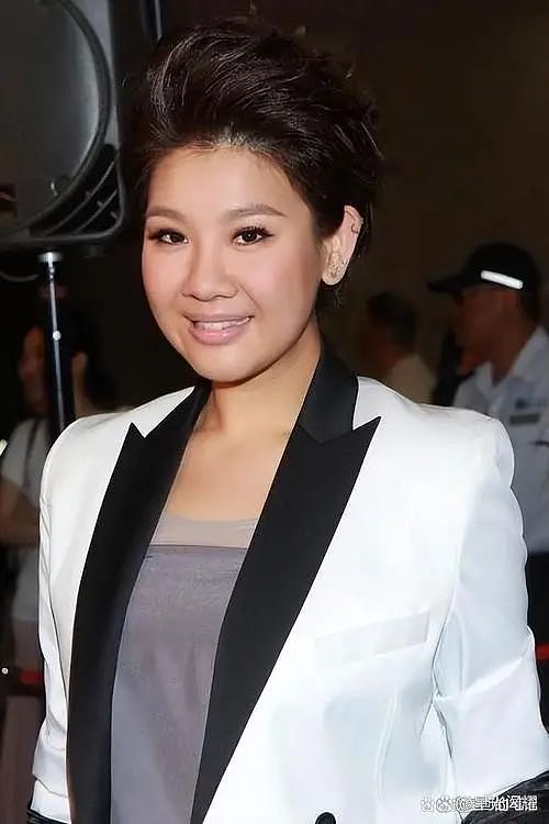 《歌手2025》补位炸了！活在父母光环下38年，抑郁停工2年，这次她能否站在光里破茧成蝶？（组图） - 32