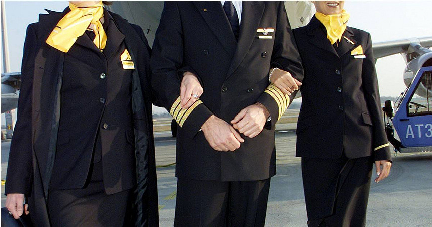 空姐爆料高空性爱潜规则！机师与空服员值勤中加入Mile High Club（组图） - 3