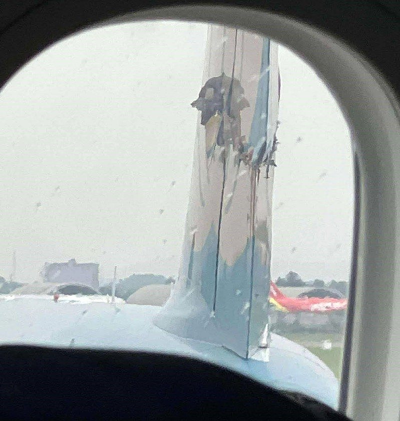 视频疯传！越南两客机相撞，波音787惨遭“削尾”，4名飞行员被停职（视频/组图） - 1
