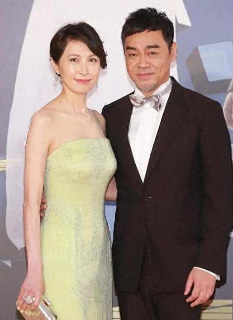刘青云夫妇与TVB三届视帝夫妇同游峨眉山恩爱如初(组图) - 6
