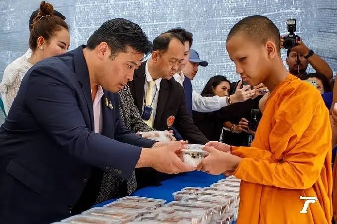 风光无限的泰国“归国王子”，竟被赶出泰国！（组图） - 3