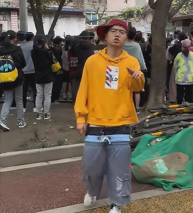 又见成都太古里“垮掉的一代”：遍地流氓时尚，饱了眼福长了见识（组图） - 14