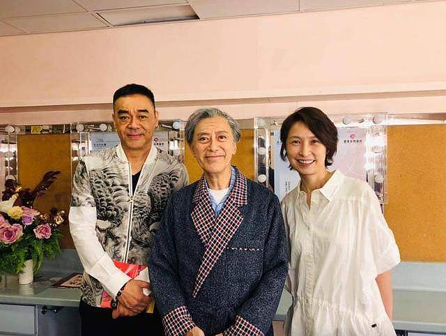 刘青云夫妇与TVB三届视帝夫妇同游峨眉山恩爱如初(组图) - 9