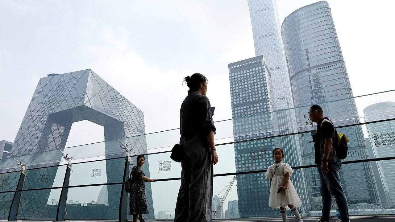 学者:除非成为消费大国,否则中国不会变富裕国家(组图) - 1