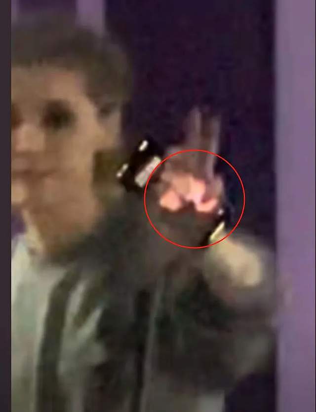 鹿晗关晓彤未分手？男方疑秀手机屏保合影，女方回CP应援词显暧昧（组图） - 3