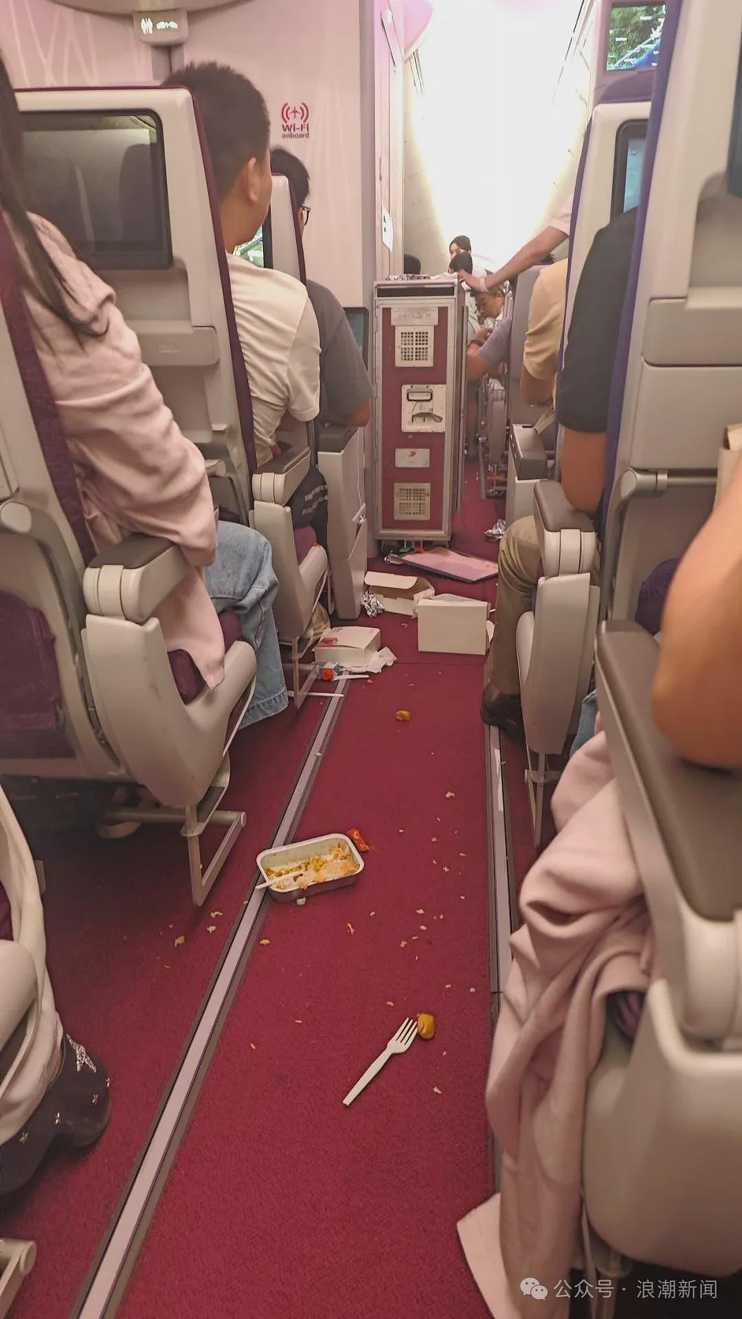 高空惊魂！上海飞深圳航班急速下坠，食物、手机满天飞，乘客尖叫声不断（视频/组图） - 1