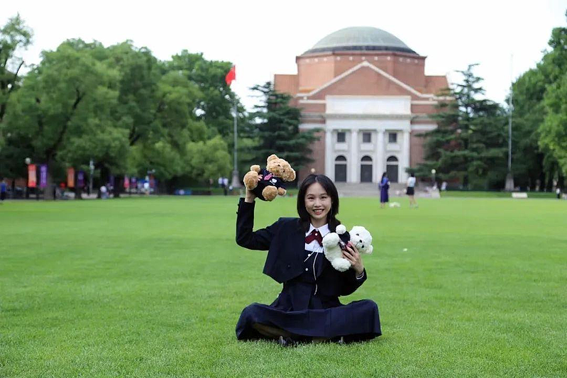 清华硕士生当文眉师月入3、4万，母亲曾1个理由大力反对（组图） - 2