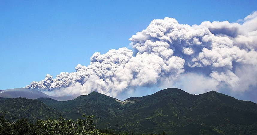 一周狂震2190次，日本鹿儿岛新燃岳睽违7年再次喷发！（图） - 1