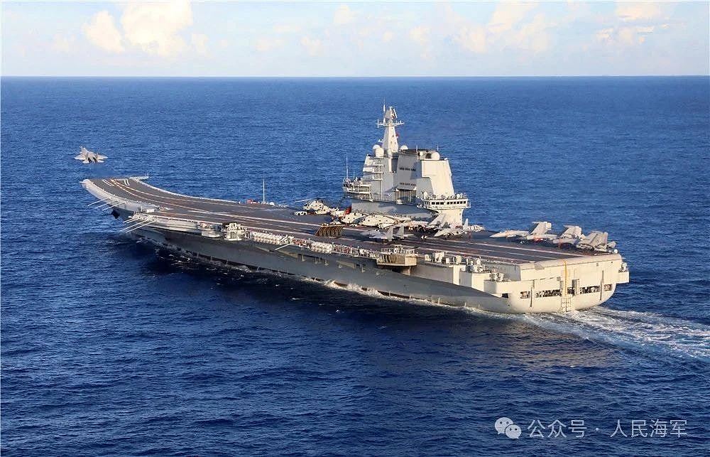 山东舰时隔辽宁舰8年访港，内媒指有3大深意：中国航母实力大增（组图） - 6