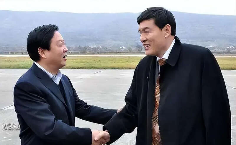 比恒大还多1.14万亿债务的巨头倒了（组图） - 11