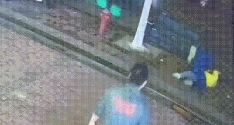 花百万留学澳洲，毕业后回中国送外卖，不料被保安杀害！底层互害 or 穷人困境？（组图） - 3