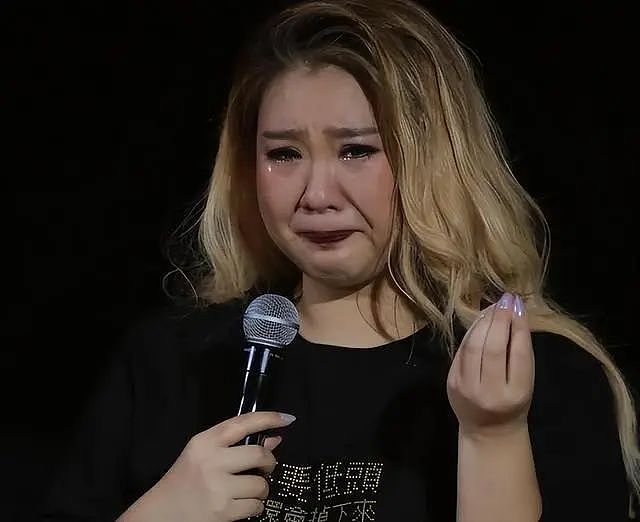 《歌手2025》补位炸了！活在父母光环下38年，抑郁停工2年，这次她能否站在光里破茧成蝶？（组图） - 9