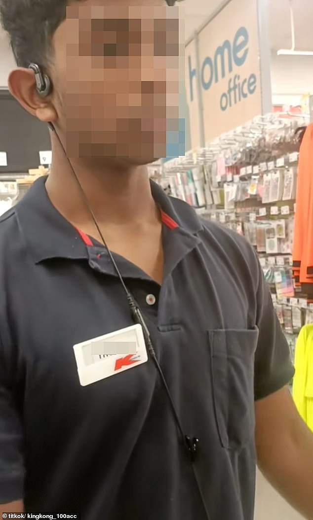事发Kmart！一顾客被员工礼貌问候，却当场破口大骂！网友吵翻（组图） - 2
