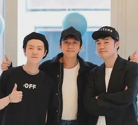 鹿晗患病质疑升级!邓超关晓彤举止太反常,本人多次被拍悄悄去医院(组图) - 12