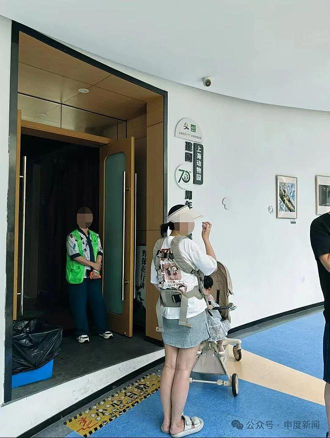 10月龄婴儿展馆内喝奶被驱赶引争议,上海动物园称做法合规(组图) - 2