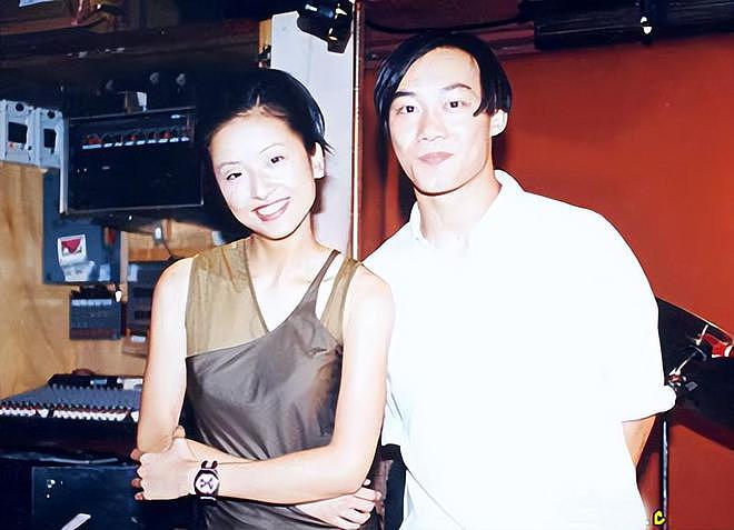 女儿出道，徐濠萦成人生赢家：“一无是处”却被宠30年，凭什么？（组图） - 5