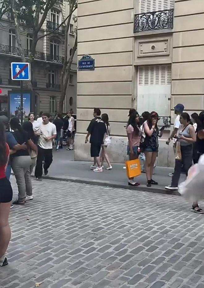 王思聪带懒懒去巴黎旅游,新发型很奇特,懒懒穿超短裙身材火辣(组图) - 7