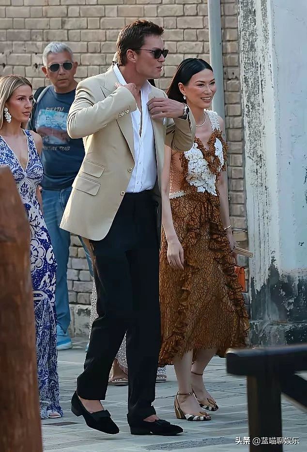 桑姐婚礼结束露出巨大疤痕，顶豪圈鄙视链更深刻，个个争着向上社交……（组图） - 27