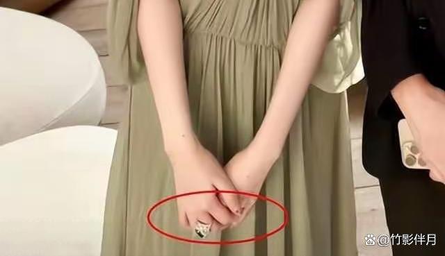 叶珂被曝产女后首次露面，手上超大钻戒很吸睛，状态看着更好了（组图） - 4