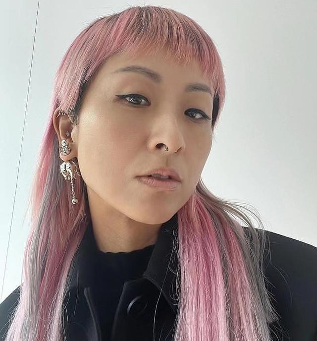 女儿出道，徐濠萦成人生赢家：“一无是处”却被宠30年，凭什么？（组图） - 46