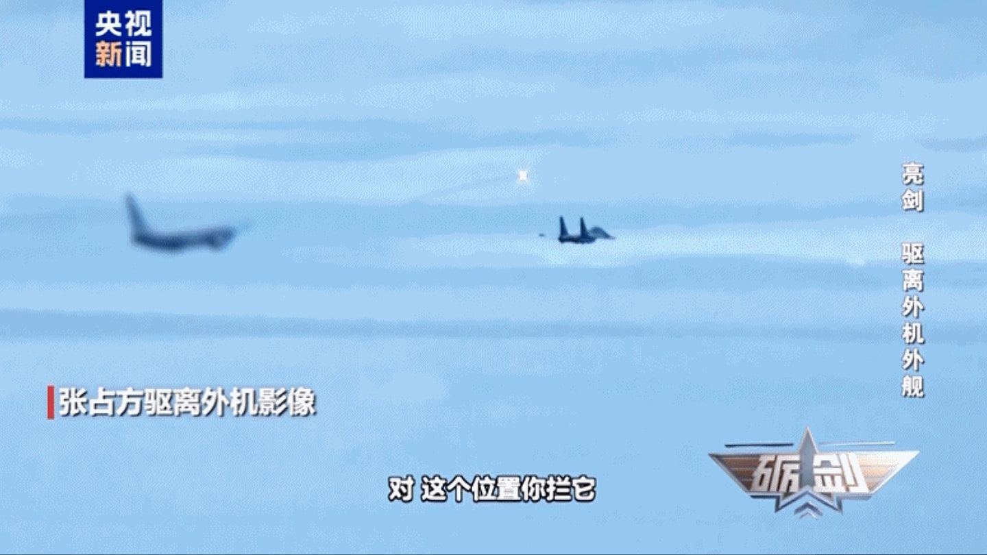 外机冲闯中国领海线，解放军歼-16双机起飞、发射红外弹驱离（组图） - 4