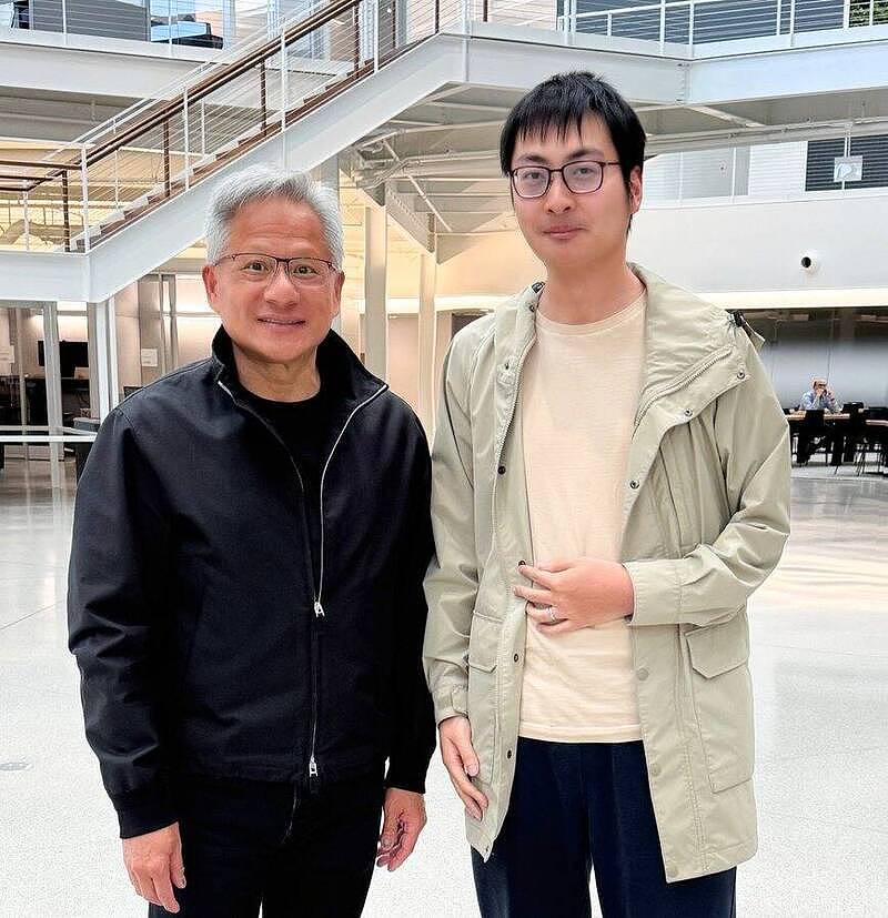 2名中国AI人才高调加入英伟达,晒与黄仁勋合影(组图) - 2