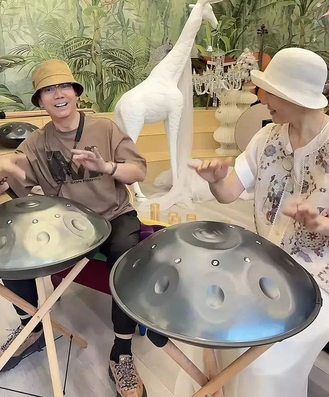 范明一家四口打手碟, 和富婆妻重组家庭很幸福(组图) - 8