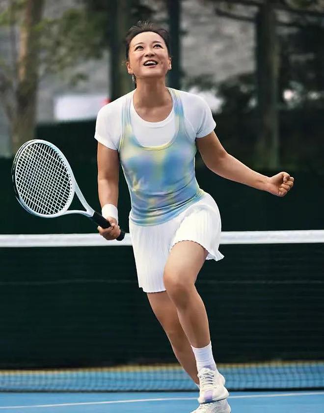43岁贾玲近况曝光，与汪顺一起打网球，身材苗条活力满满，没复胖（组图） - 3