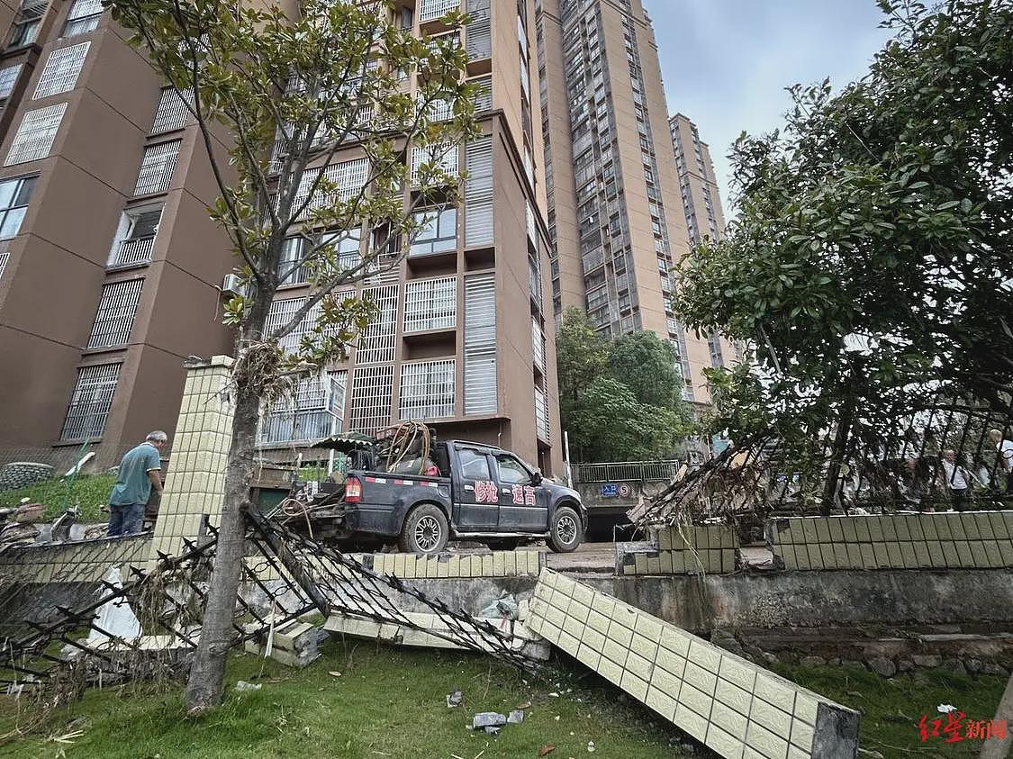 3人溺亡临河小区车库背后：深夜的群消息和清晨匆忙的挪车（组图） - 4