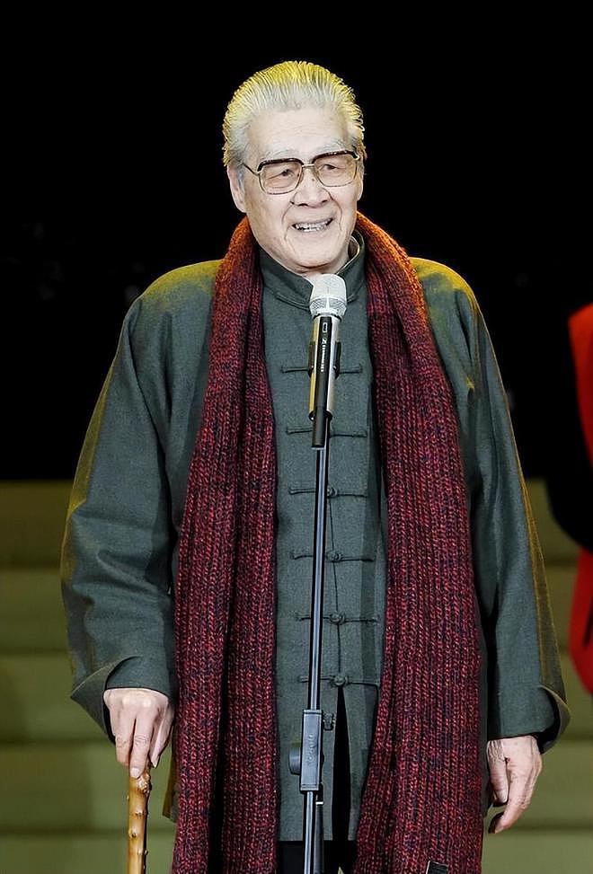92岁游本昌宣誓入党,申请书写满21页工整有力,称是一辈子的心愿(组图) - 12