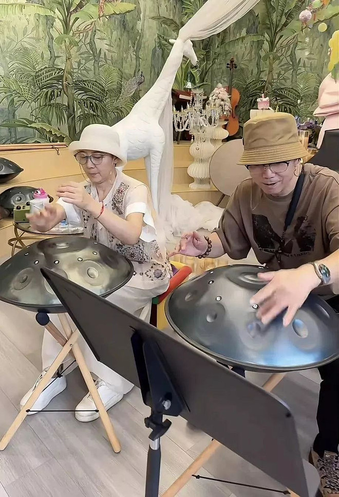 范明一家四口打手碟, 和富婆妻重组家庭很幸福(组图) - 6