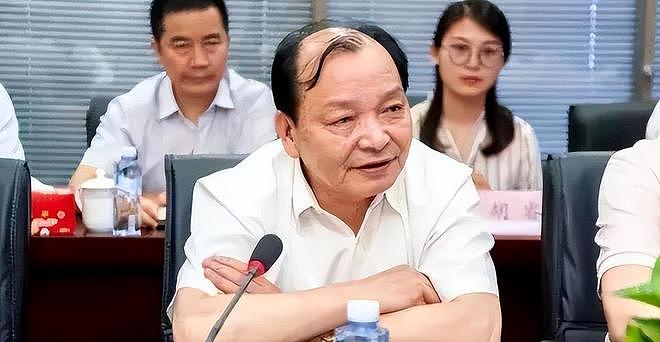 中国稀土太子爷的奢靡生活：40万一顿饭，父子联手挥霍上百亿资产（组图） - 3